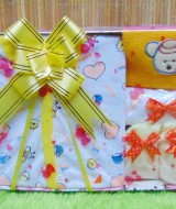 FREE KARTU UCAPAN Kado Lahiran Paket Kado Bayi Newborn Baby Gift Box Full Package Kuning