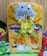 Kado Lahiran Paket Kado Bayi Baby Gift Box Doraemon kuning 60 terdiri dari setelan kaos doraemon 0-12bln dan topi doraemon lucu,FREE KARTU UCAPAN