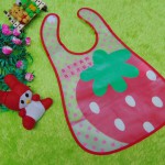 Slabber Plastic Celemek Bayi Slaber Plastik Waterproof Baby Bib Apron Tadah Liur motif strawberry